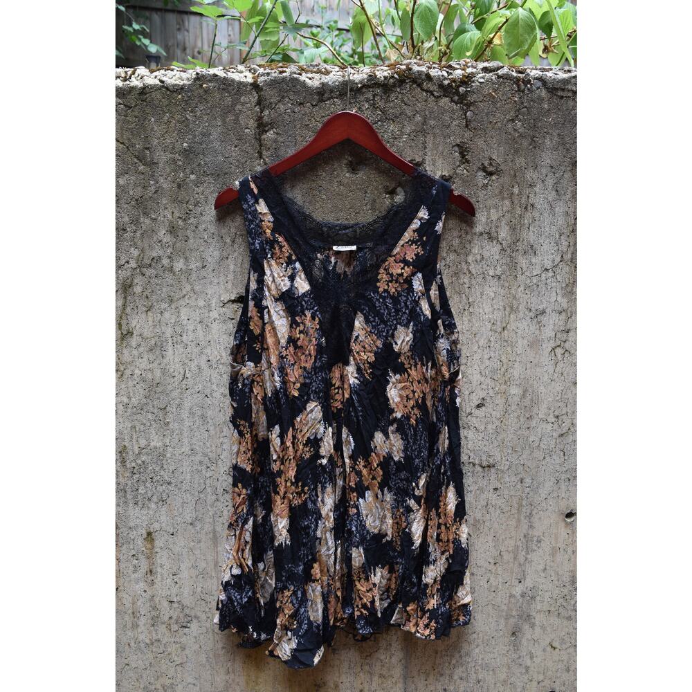Intimately Free People Crinkle Floral Lace Tank Top – Size M
